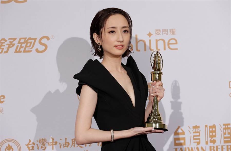 柯佳嬿2夺金钟视后 杨谨华1票饮恨